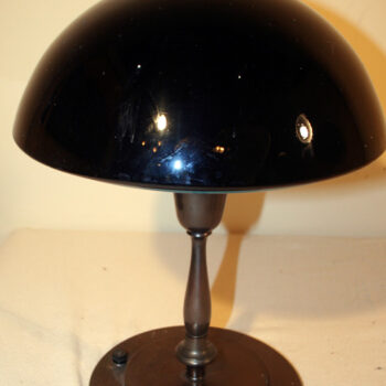 Emeralite jeweler's showcase black cased lamp