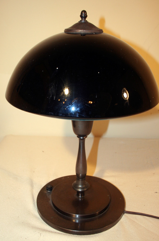 Emeralite jeweler's showcase black cased lamp